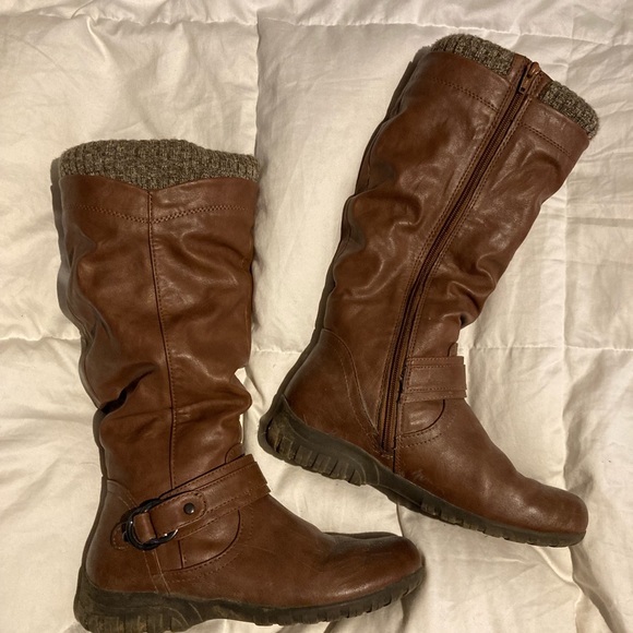 Brown leather boots. - Picture 1 of 3